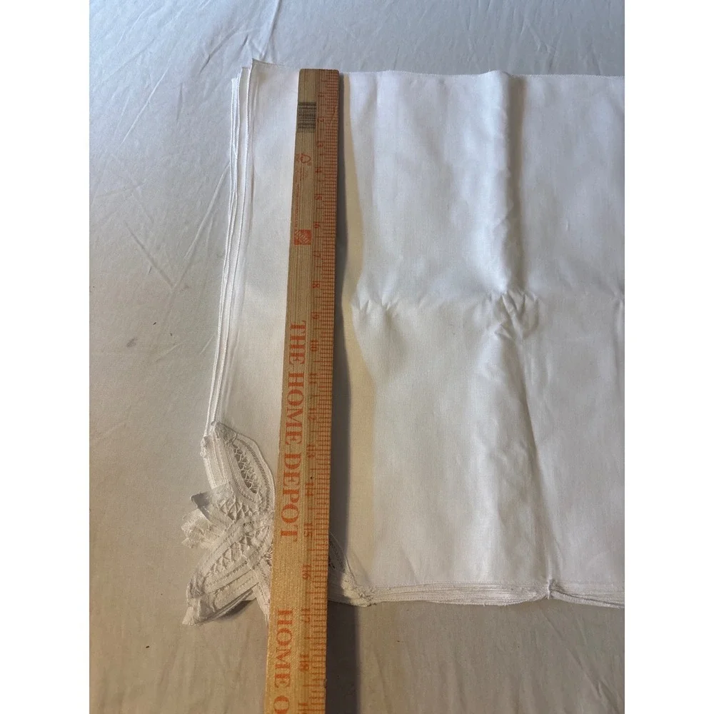 Vtg Unbranded Napkins  17x17 White Excellent Lace Corner Set of 4